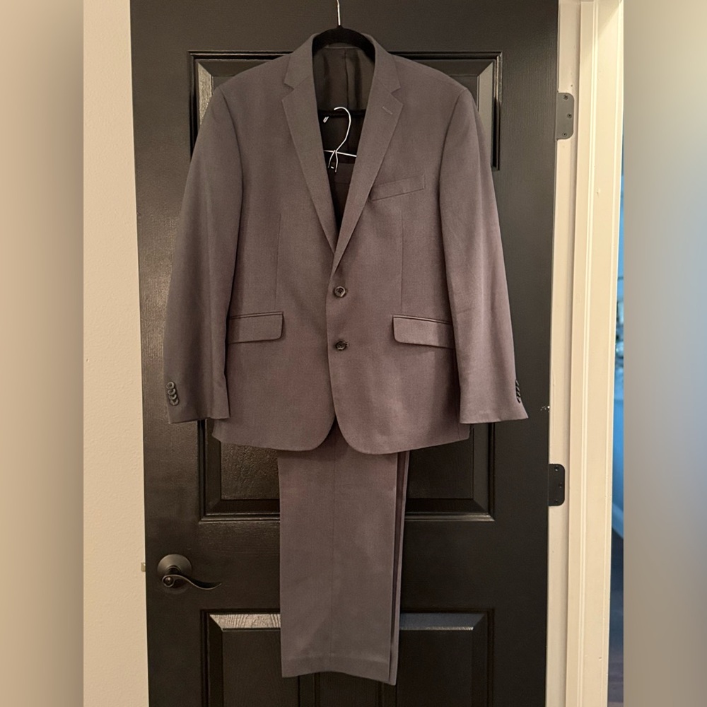 Kenneth Cole Reaction Men's Dark Gray Two-Piece Suit Modern Fit